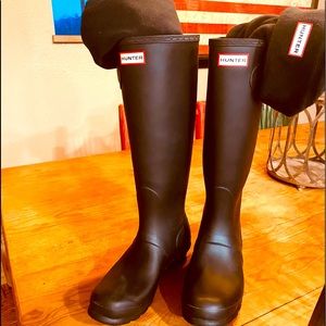Hunter rain boots and fleece inserts